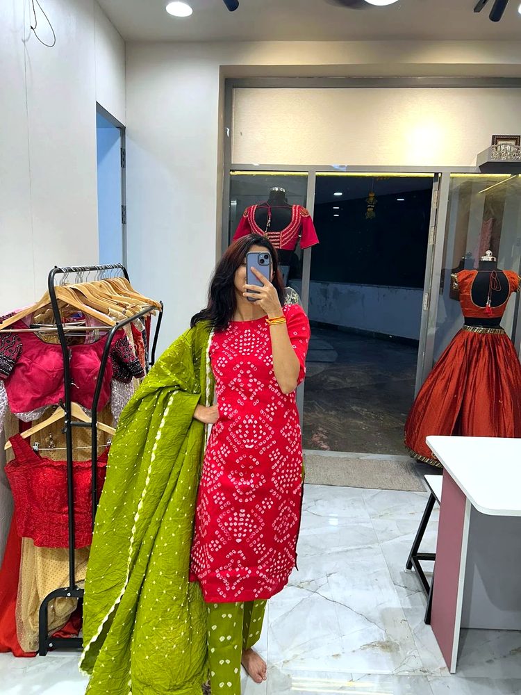 Outfit by Aarya Fashion, reviewed by Jui Godse
